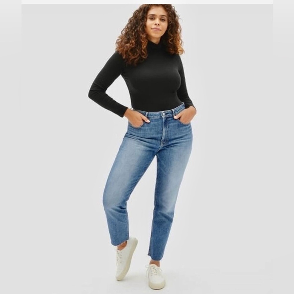 Everlane The Curvy Cheeky Raw Hem Blue Jeans - Size 28 Crop